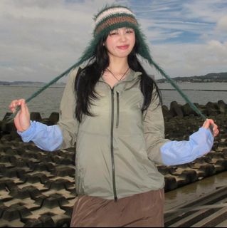 Peak Performance Vislight Spring/Summer Colorful Shell Windproof Lightweight Outdoor Hooded Jacket Casual Coat Skin Clothing Sun Protection UV Waterproof Windproof Trench Coat Cardigan Raincoat Outerwear Unisex Women's Men's Jacket Parkas Wind Breake64226037523971110