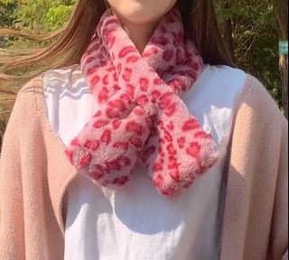 Pink leopard print fluffy short scarf 粉紅色豹紋絨毛頸巾 毛毛短圍巾64231875008513110