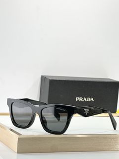Prada 黑色太陽眼鏡64227570811650110