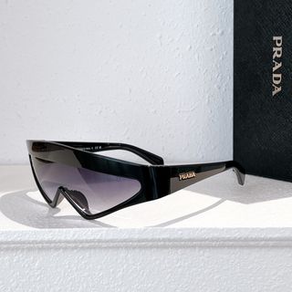 Prada 黑色太陽眼鏡64231699111938110