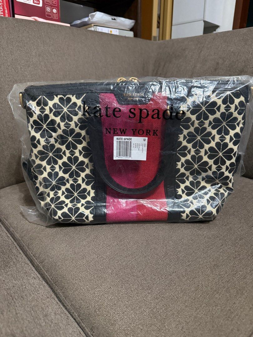PRELOVED Kate Spade - Jacquard Medium Satchel (Category: Luxury Bags & Wallets) located in San Pedro. Submitted by misslumi (Listing ID 1399375845, Image 1). Description: 100% original from US. Retail bag! Canvas material. Comes with sling, dust bag, price tag and polyplastic. Like new!! Used once or twice lang.