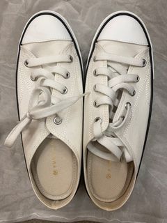 Primark 出售的無後跟帆布鞋64233214894209110