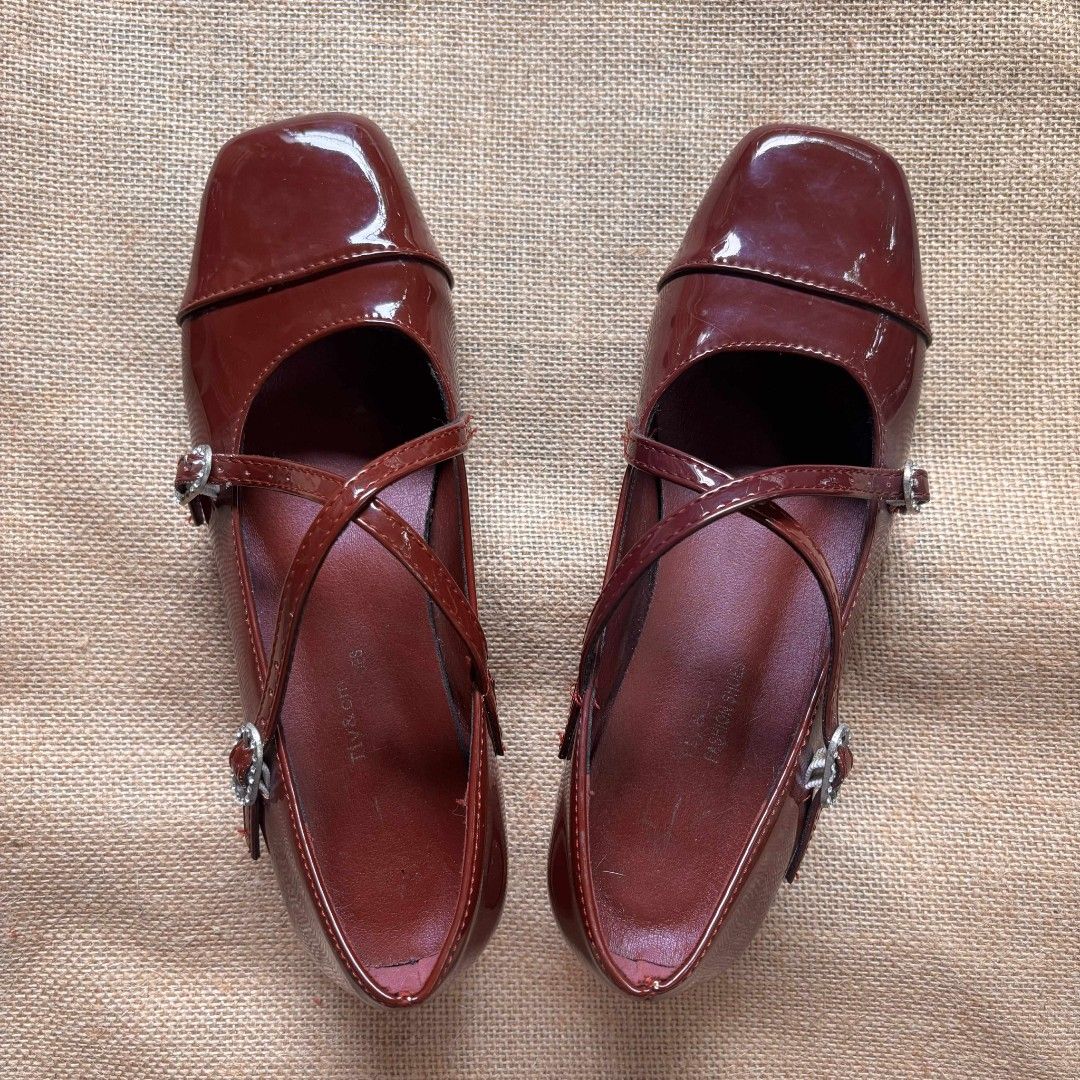 Red Patent Leather Mary Janes (Category: Heels) located in Mabalacat. Submitted by knh.aurelio (Listing ID 1399361868, Image 1). Description: - ❗₱50 SF FOR LUZON AREA❗ - Size 35 - bought for 600+ in orange app - straps are not movable (has garter, not hook&buckle) - minimal to no scuffing/scratches RFS: decluttering.