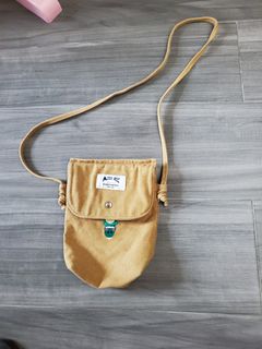 REI 淺棕色斜挎包64225405871106110