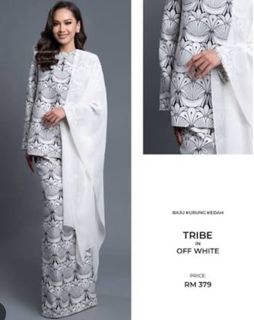 (Category: ) located in . Submitted by Clearingwardrobe (Listing ID 1399401899, Image 1). Description: .