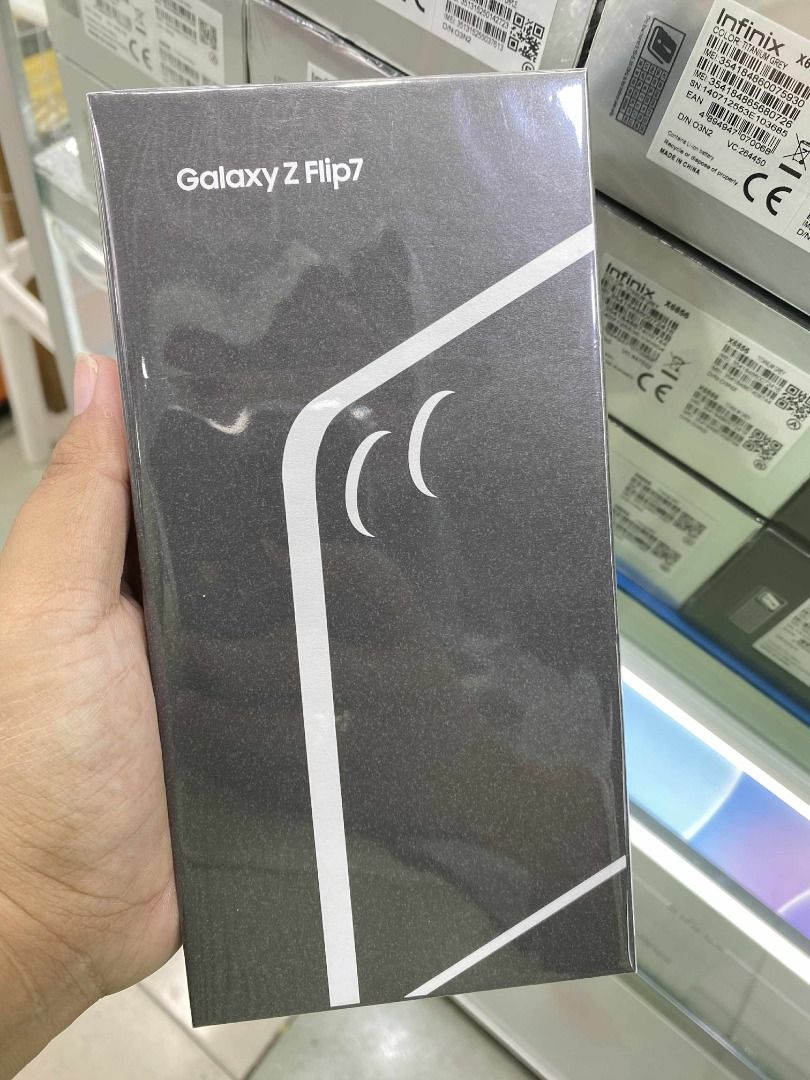 SAMSUNG Z FLIP 7 5G WITH ORIGINAL CASE (Category: Samsung) located in San Juan City. Submitted by alinor_taute (Listing ID 1399399251, Image 1). Description: SAMSUNG Z FLIP 7 BRANDNEW SEALED 50K NEGOTIABLE! -NTC APPROVED -1 YEAR WARRANTY -OPENLINE ANY SIM -NEVER BEEN OPEN -TEST TO SAWA PICK ONLY @JOLLIBEE VMALL SAN JUAN CITY!.