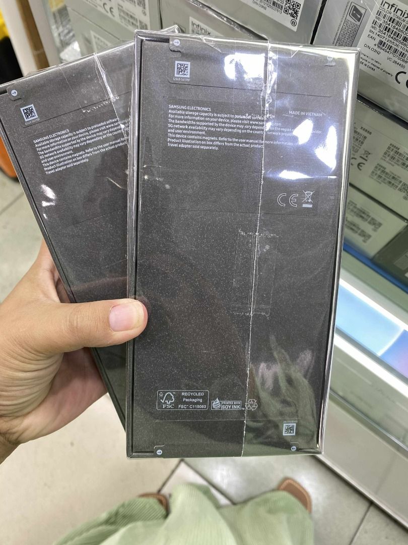 SAMSUNG Z FLIP 7 5G WITH ORIGINAL CASE (Category: Samsung) located in San Juan City. Submitted by alinor_taute (Listing ID 1399399251, Image 3). Description: SAMSUNG Z FLIP 7 BRANDNEW SEALED 50K NEGOTIABLE! -NTC APPROVED -1 YEAR WARRANTY -OPENLINE ANY SIM -NEVER BEEN OPEN -TEST TO SAWA PICK ONLY @JOLLIBEE VMALL SAN JUAN CITY!.