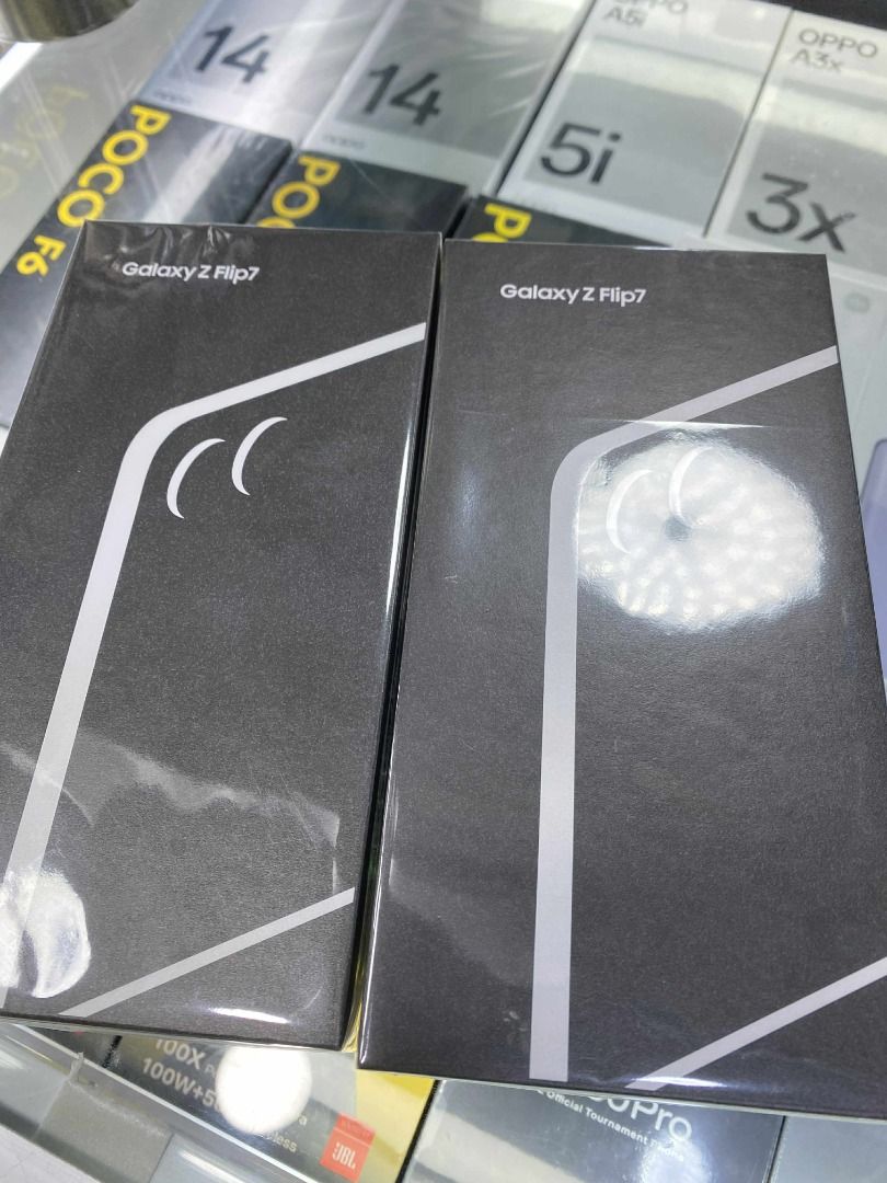 SAMSUNG Z FLIP 7 5G WITH ORIGINAL CASE (Category: Samsung) located in San Juan City. Submitted by alinor_taute (Listing ID 1399399251, Image 2). Description: SAMSUNG Z FLIP 7 BRANDNEW SEALED 50K NEGOTIABLE! -NTC APPROVED -1 YEAR WARRANTY -OPENLINE ANY SIM -NEVER BEEN OPEN -TEST TO SAWA PICK ONLY @JOLLIBEE VMALL SAN JUAN CITY!.