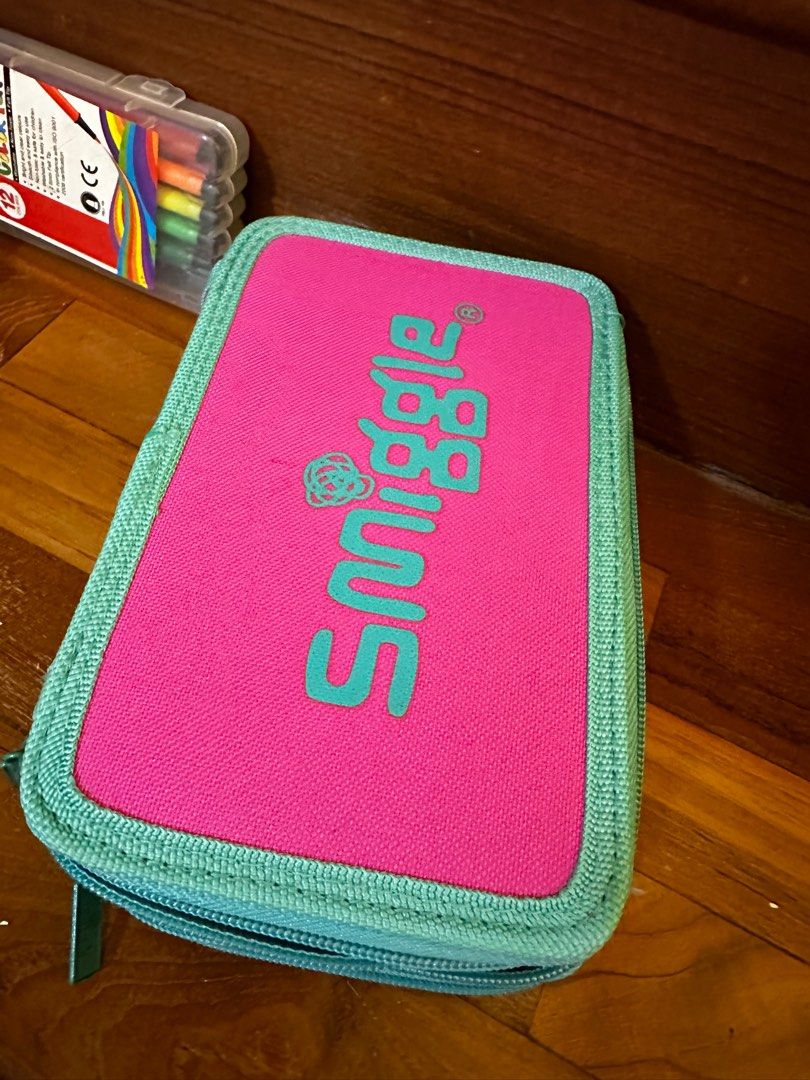 Smiggle stationery set (Category: Stationery & School Supplies) located in Singapore. Submitted by loveabargain (Listing ID 1399372557, Image 1). Description: Don’t think it’s been used. Everything is pristine. Tested a couple of markers and they will work but did not test the full set. .