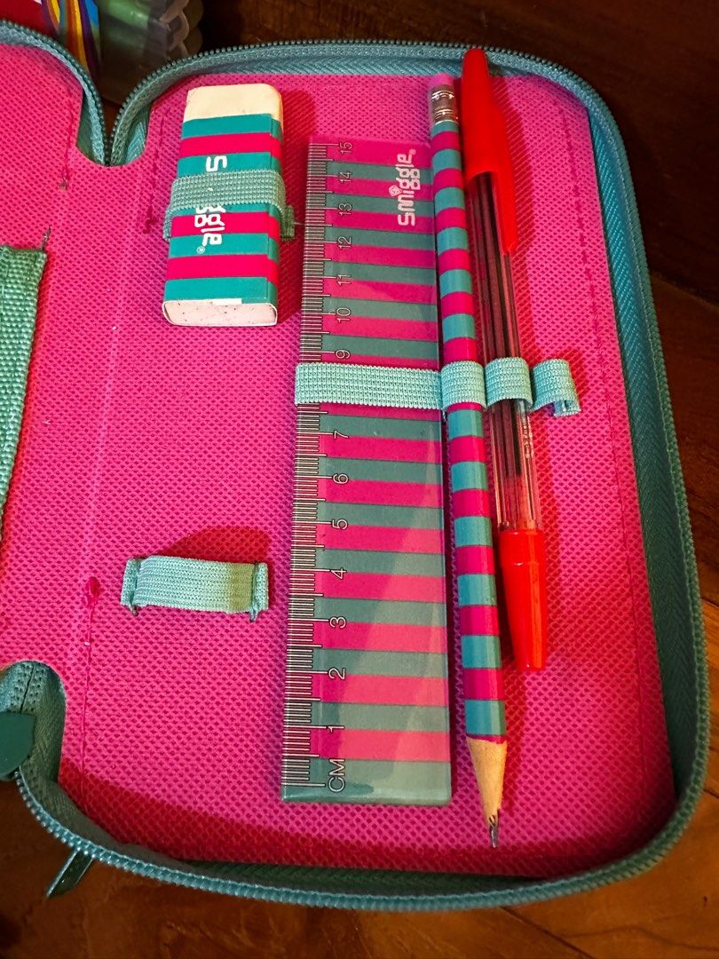 Smiggle stationery set (Category: Stationery & School Supplies) located in Singapore. Submitted by loveabargain (Listing ID 1399372557, Image 2). Description: Don’t think it’s been used. Everything is pristine. Tested a couple of markers and they will work but did not test the full set. .