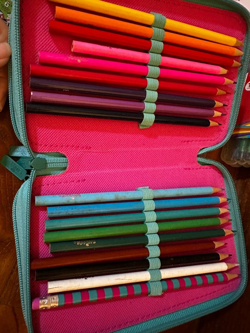 Smiggle stationery set (Category: Stationery & School Supplies) located in Singapore. Submitted by loveabargain (Listing ID 1399372557, Image 3). Description: Don’t think it’s been used. Everything is pristine. Tested a couple of markers and they will work but did not test the full set. .