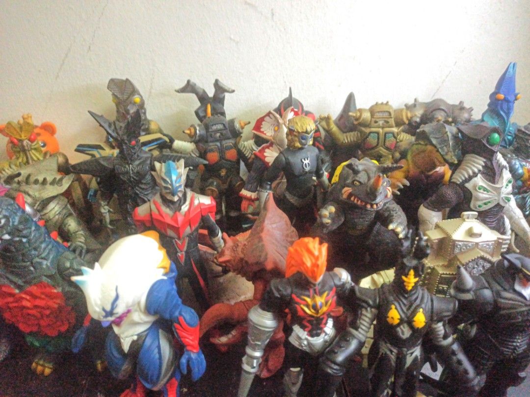 Sofubi Kaiju (Category: Figurines & Statues) located in Johor Bahru. Submitted by ultraman0505 (Listing ID 1399354689, Image 3). Description: sofubi Kaiju 6.5 inci Bandai each 25.