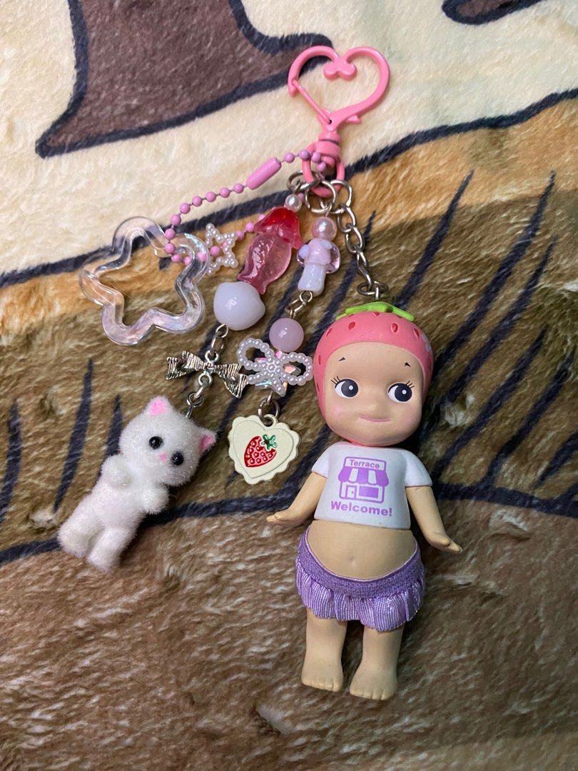 Sonny Angel Seoul Series Keychains (Category: Designer & Blind Box Toys) located in Piddig. Submitted by rei-chann (Listing ID 1399411123, Image 2). Description: Customized Sonny Angel Seoul Series Keychains ❗️Not authentic (top grade quality)❗️ WYSIWYG With free shoes as well (white, pink, red, black, and purple available) ❕250 pesos each❕ MOP: Gcash MOD: J&T (SF: Luzon - ₱51, Visayas - ₱70, Mindanao - ₱75) Feel free to message me if you have an