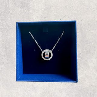 Swarovski Hollow 白色鏈墜 鍍白金色64230840724737110