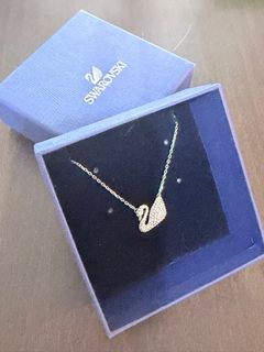 Swarovski Swan 水晶項鍊64222830464641110