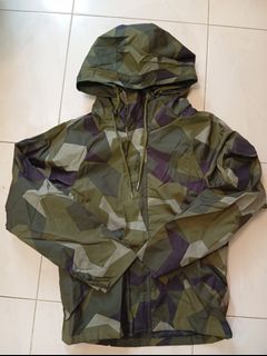 Sweden M90 type Camo Parka /Jacket /Windbreaker瑞典/迷彩/戶外/軍品/士氣章/野外/急救/工具/防風/防水/外套/風褸Tactical/Camping/Rescue/Hiking/First Aid /wargame64223367589635110
