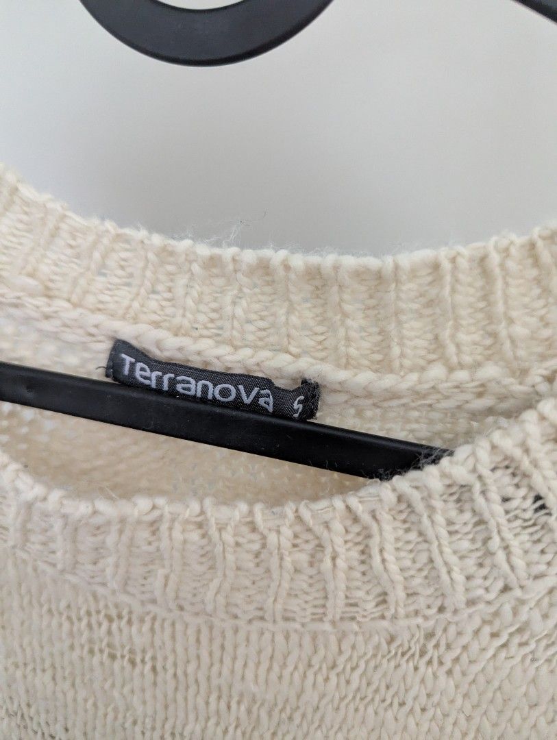 Terranova Aztec Pattern Sweater S (Category: Coats, Jackets and Outerwear) located in Quezon City. Submitted by FAYNT (Listing ID 1399266936, Image 2). Description: Terranova Aztec pattern sweater Size: S Will fit up to medium. Medyo slightly oversized yung fit niya. knit needs a bit of trimming (medyo may himulmol) - Color: Black sleeves, cream body - Features a round neckline - Relaxed fit - Made from soft knit material - Perfect for layering.
