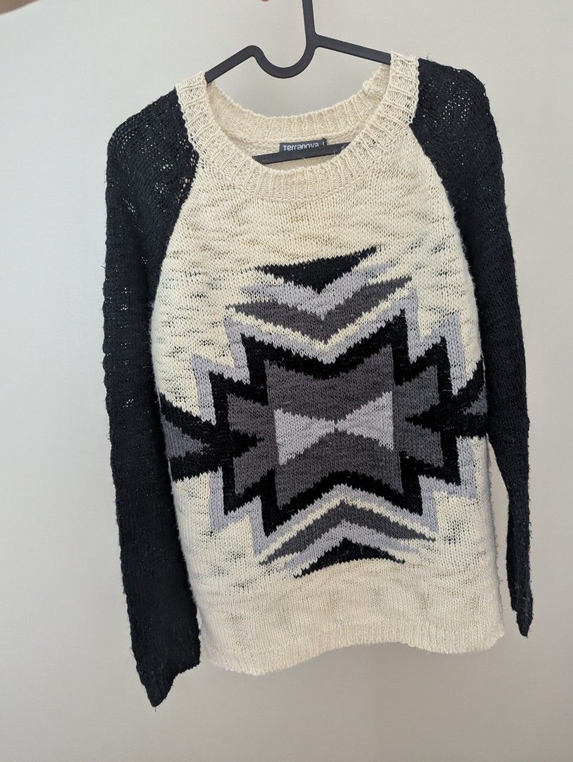 Terranova Aztec Pattern Sweater S (Category: Coats, Jackets and Outerwear) located in Quezon City. Submitted by FAYNT (Listing ID 1399266936, Image 1). Description: Terranova Aztec pattern sweater Size: S Will fit up to medium. Medyo slightly oversized yung fit niya. knit needs a bit of trimming (medyo may himulmol) - Color: Black sleeves, cream body - Features a round neckline - Relaxed fit - Made from soft knit material - Perfect for layering.