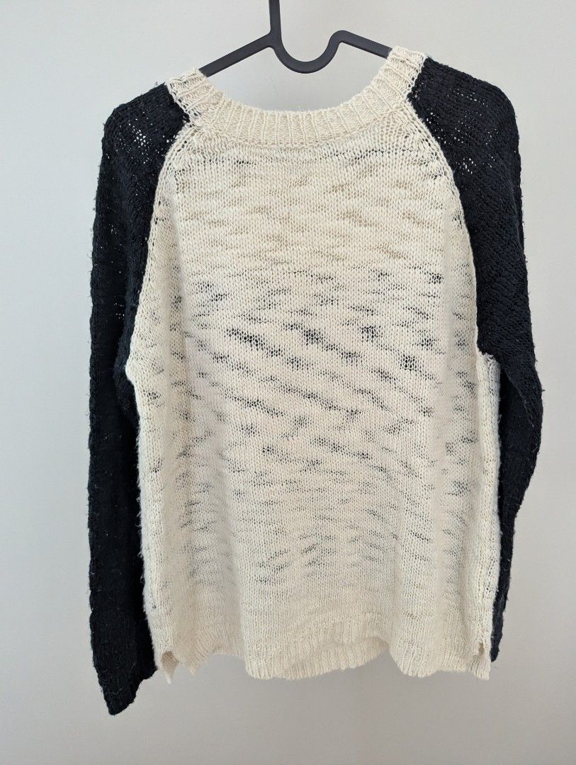 Terranova Aztec Pattern Sweater S (Category: Coats, Jackets and Outerwear) located in Quezon City. Submitted by FAYNT (Listing ID 1399266936, Image 3). Description: Terranova Aztec pattern sweater Size: S Will fit up to medium. Medyo slightly oversized yung fit niya. knit needs a bit of trimming (medyo may himulmol) - Color: Black sleeves, cream body - Features a round neckline - Relaxed fit - Made from soft knit material - Perfect for layering.