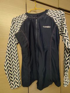 帶有圖案袖子的天子泳衣64227740147971110