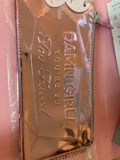 Too Faced DAMN GIRL! 化妝包64221337844611110