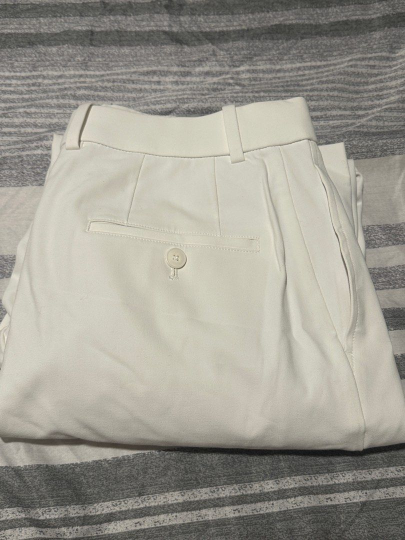 由 uuuuud (刊登 ID 1399402152，圖片 2) 提交，位於 台北市 (Taipei) 的 Uniqlo 女裝 打褶寬褲 白 M (類別：其他下身衣物)，說明：仙台Uniqlo購買 穿一洗一 非專業賣家不接受任何理由退換貨。