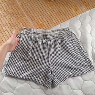 Uniqlo L 格紋短褲64226446410241110