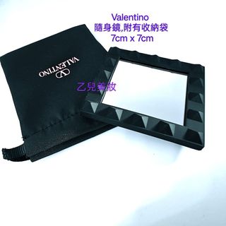 Valentino 經典鉚釘設計隨身鏡,附有收納袋 7cm x 7cm VIP禮物64230682696963110