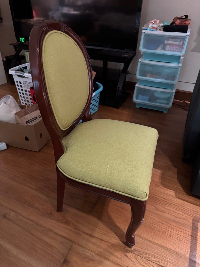 Vintage Oval Back Chair (Category: Chairs) located in Quezon City. Submitted by tinylee60 (Listing ID 1399444604, Image 2). Description: .