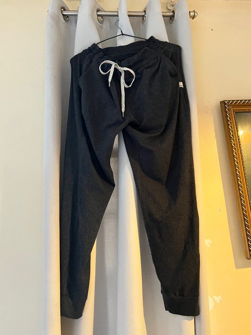 Vuori ✌️Performance Jogger (Category: Activewear) located in Taguig. Submitted by greenfuzz (Listing ID 1399341235, Image 2). Description: .