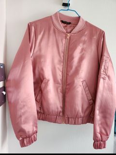 售$100
95%New 夾棉風衣
保暖防風64240105390979110