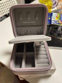 10cm x10cm 周大福粉色首飾盒64242679282178110