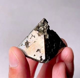 👑 Wealth Attraction Tool 💖 Peruvian Pyrite Energy Pyramid 💖 $148 ❤️ Buying just a raw Peruvian pyrite stone costs more than this price already 👍🏻 The value of the raw stone plus polishing fee alone is worth it! Really great deal 👍🏻👍🏻👍🏻 🥰💖 This large-toothed pyrite, really beautiful 😍👍🏻64234668617603110