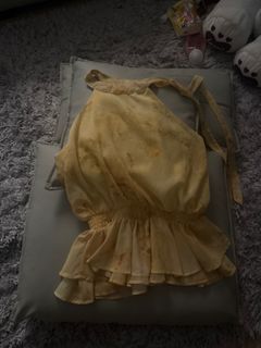 $25/1 $60/3 黃色掛頸式荷葉邊下擺上衣64237767663106110