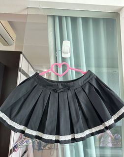 黑色百褶裙配蕾絲邊64234489483265110