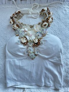 白色花卉裝飾露肩上衣64235212764035110