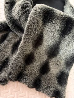 灰黑陰陽色毛毛頸巾64235807021827110