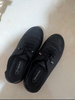 女士真皮黑色休閒鞋64236714737282110