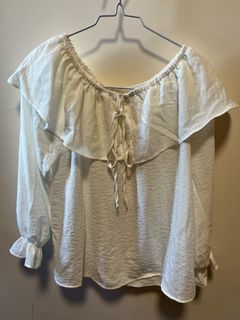 白色荷葉邊長袖上衣64237117240833110