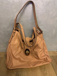 粉色皮革手提包64239068655234110