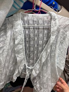 白色蕾絲短袖罩衫64240420108930110