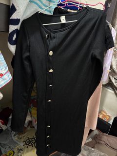 黑色鈕扣長袖連衣裙64240750820226110