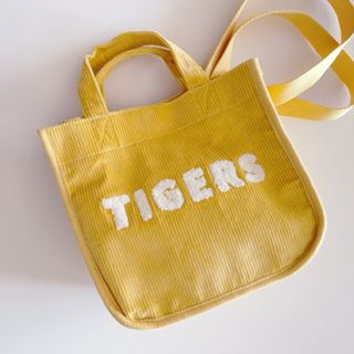 日本 HANSHIN TIGERS 日職棒 阪神虎 泥黃色燈芯絨布 毛毛刺繡LOGO 手提 斜咩袋64238203717635110