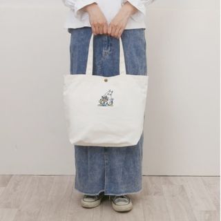 日本 MOOMIN 小肥肥一族 姆明 米白色帆布 側咩袋64238419952643110