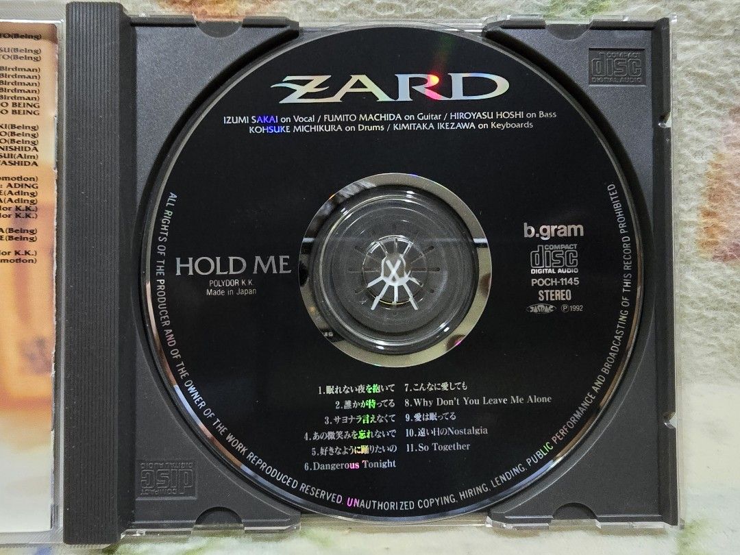 ・ZARD  坂井泉水　CD「HOLD　ME」 楽天ブックス: HOLD ME - ZARD - 4940132000195 : CD