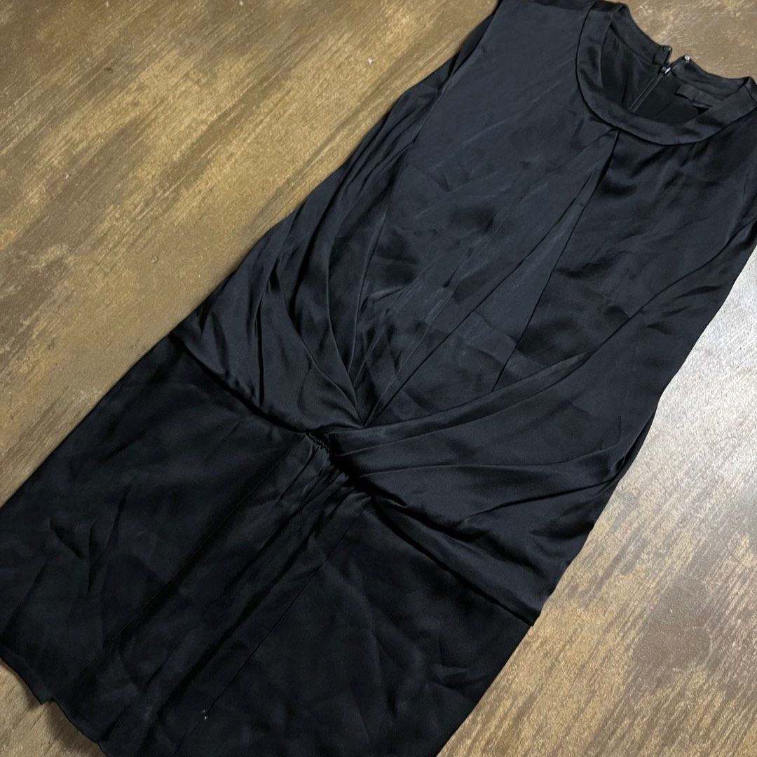 Alexander Wang (Category: Dresses) located in Dagupan City. Submitted by loves2thrifth (Listing ID 1399609252, Image 3). Description: Alexander wang Satin Excellent condition No issue Dimension W- 16 inch L- 35 inch .
