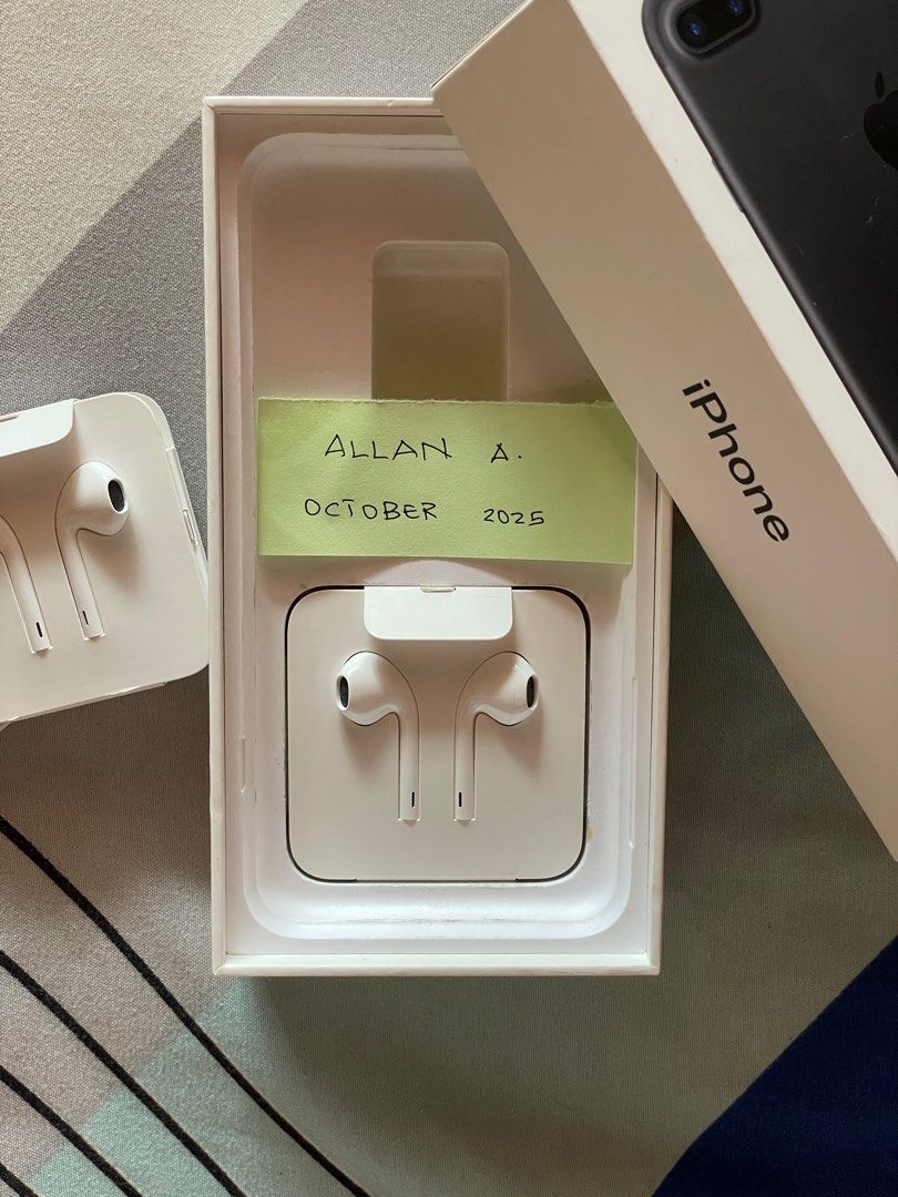 Authentic Apple Wired Lightning Earphone Original (Category: Earphones) located in Lucena. Submitted by allan_rld (Listing ID 1399526792, Image 3). Description: good day, sold out na po ang ating original apple lightning earphones! next year na po ulit ang dating ng new batch :) for the mean time, kayo na po unang makaka alam pag nag restock ulit since nag uupdate po ako sa mga customers Brand New and Authentic - money back if proven fake Straigh