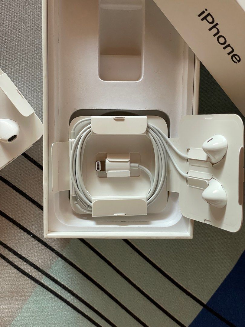 Authentic Apple Lightning Wired Earpods Earphones Original (Category: Earphones) located in Lucena. Submitted by allan_rld (Listing ID 1399460162, Image 3). Description: good day, sold out na po ang ating original apple lightning earphones! next year na po ulit ang dating ng new batch :) for the mean time, kayo na po unang makaka alam pag nag restock ulit since nag uupdate po ako sa mga customers Brand New and Authentic - money back if proven fak