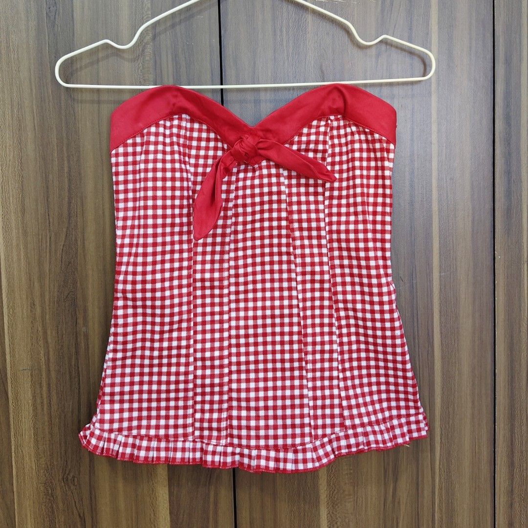 BERSHKA Checkered sleeveless top (Category: Sleeveless) located in Manila. Submitted by itseyren (Listing ID 1399610354, Image 1). Description: no strap included, but w/ strap holder.