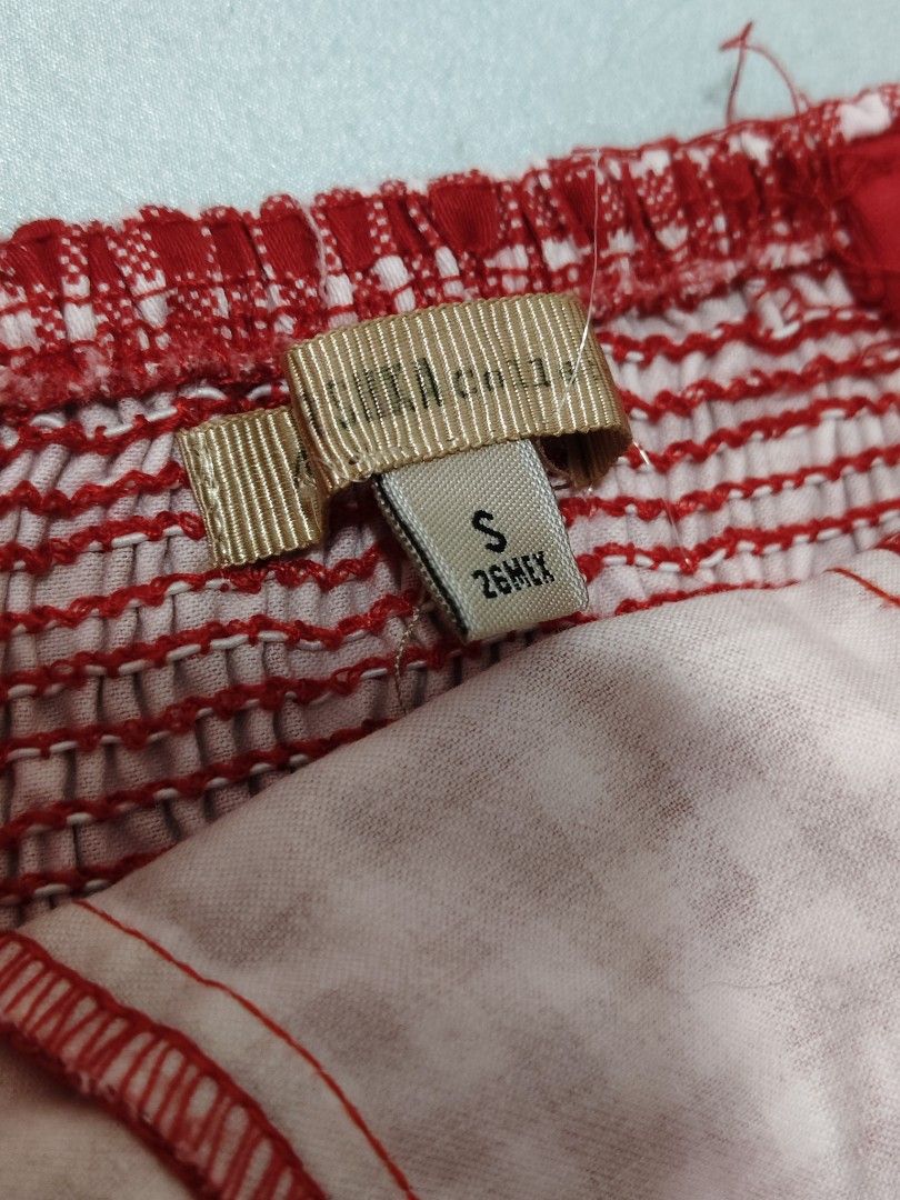 BERSHKA Checkered sleeveless top (Category: Sleeveless) located in Manila. Submitted by itseyren (Listing ID 1399610354, Image 2). Description: no strap included, but w/ strap holder.